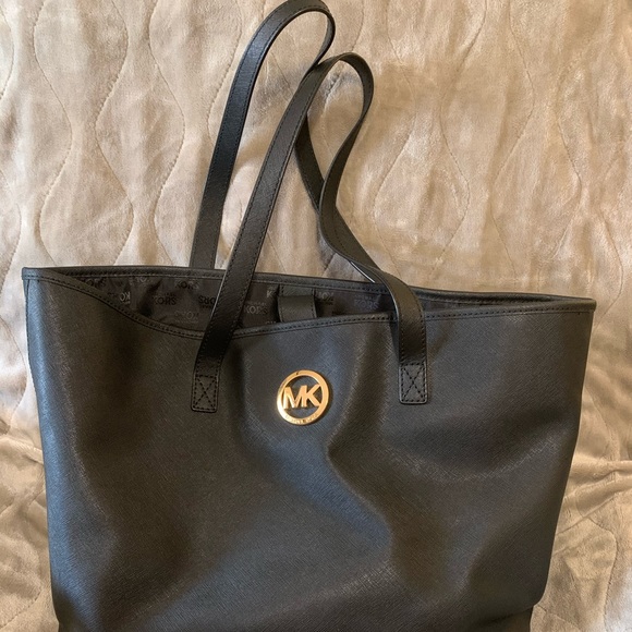 Michael Kors Large Black Shoulder Bag - Picture 2 of 7
